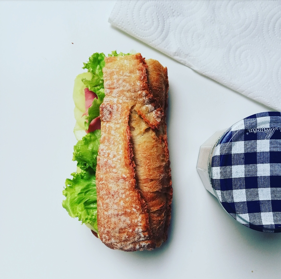 un sandwich sain pour un repas rapide, équilibré et protéiné